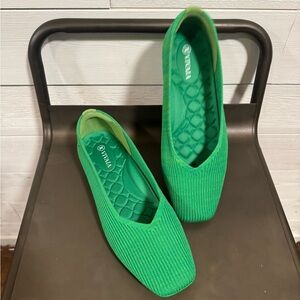 Vivaia size 9/40 green flats